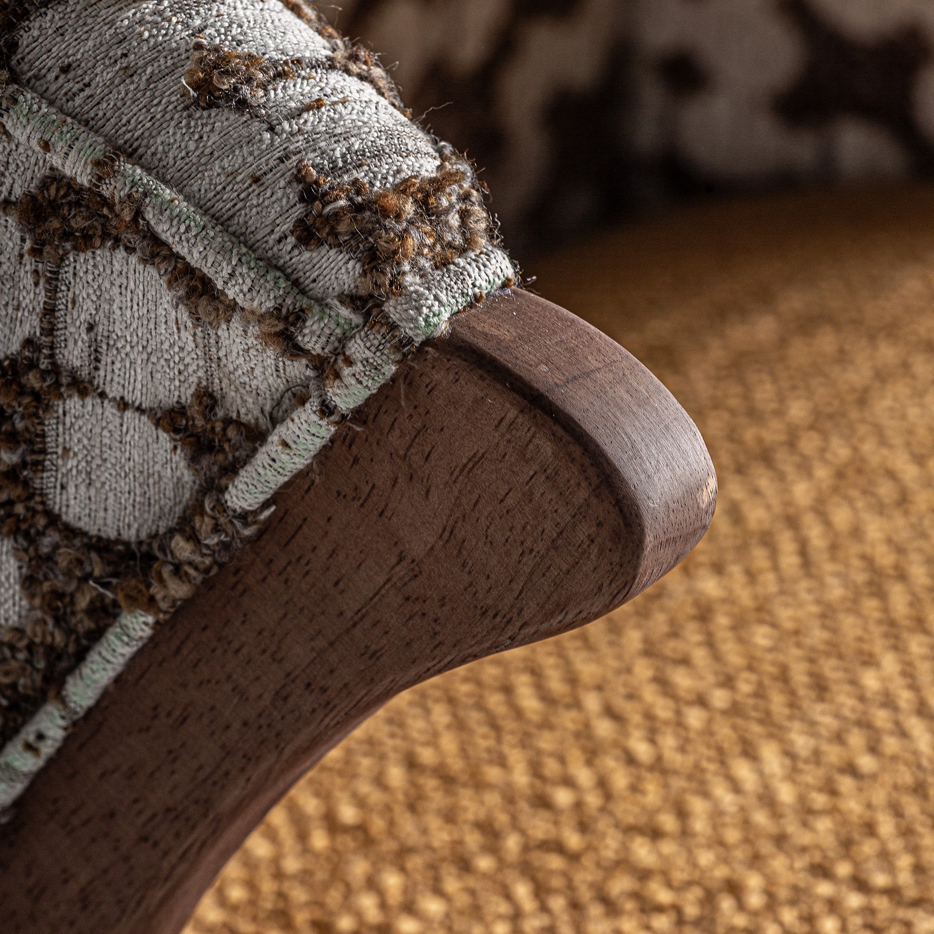 DOLVING ARMCHAIR